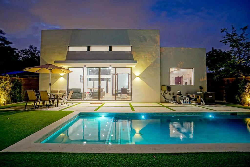 Design House -Heated Pool -Big Yard -Gated Parking Villa Miami Exterior photo
