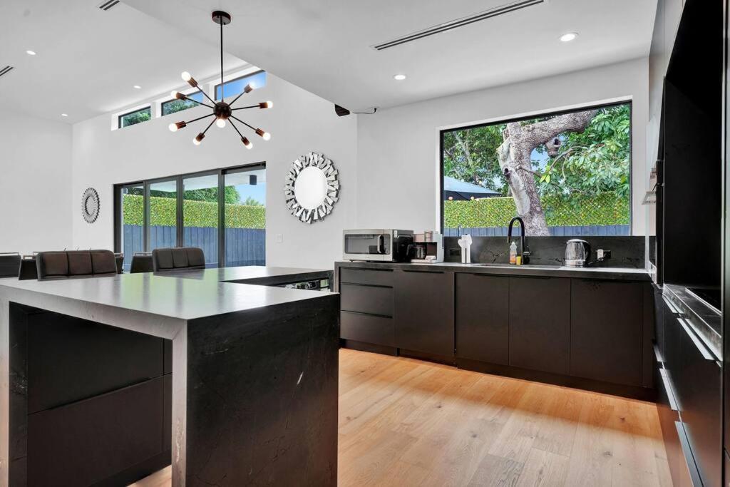 Design House -Heated Pool -Big Yard -Gated Parking Villa Miami Exterior photo